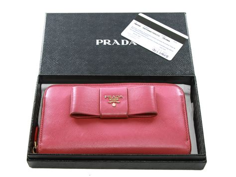 prada portafoglio rosa|farfetch prada wallet.